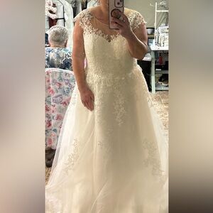 Ivory wedding dress